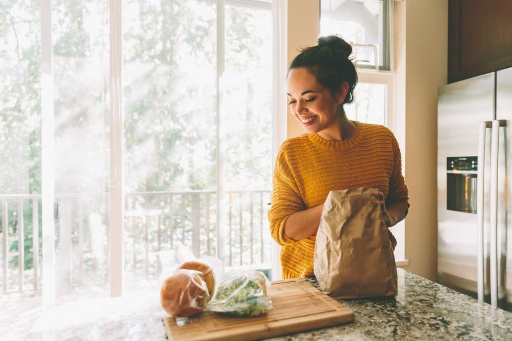 cooking-kitchen-young-woman-woman-happy-groceries-making-dinner_t20_joA3NN